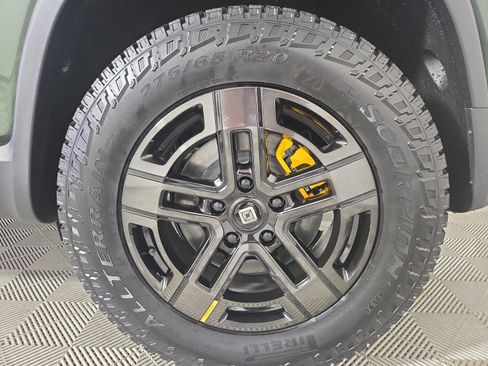 Used 2023 Rivian R1S Adventure image 10