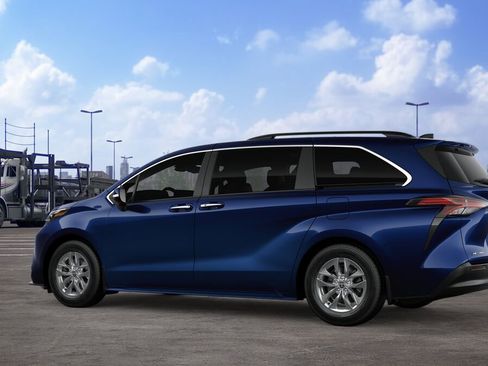 New 2026 Toyota Sienna XLE image 6