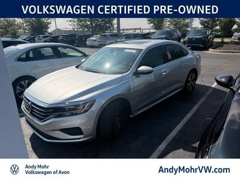 Used 2021 Volkswagen Passat 2.0T SE FWD image 2