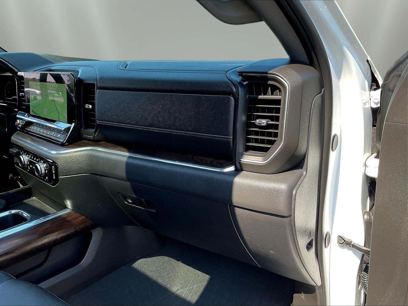 Used 2024 GMC Sierra 1500 SLT w/ SLT Premium Plus Package AWD/4WD image 29