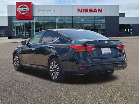 Used 2024 Nissan Altima 2.5 SV AWD/4WD image 5