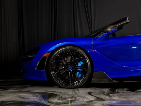 Used 2020 McLaren 720S Spider image 13