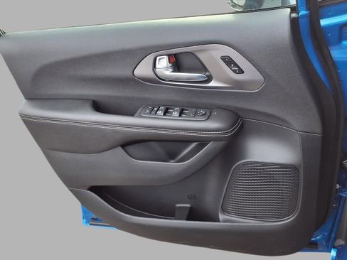 New 2026 Chrysler Pacifica Select image 16