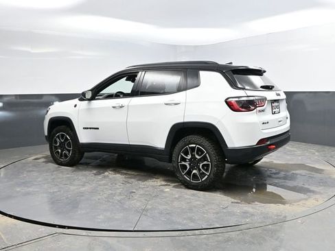 Used 2025 Jeep Compass Trailhawk AWD/4WD image 9