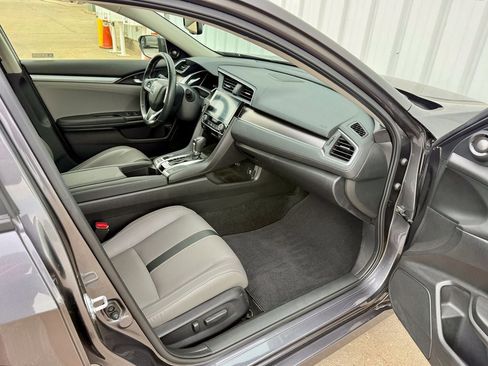 Used 2018 Honda Civic Touring image 18