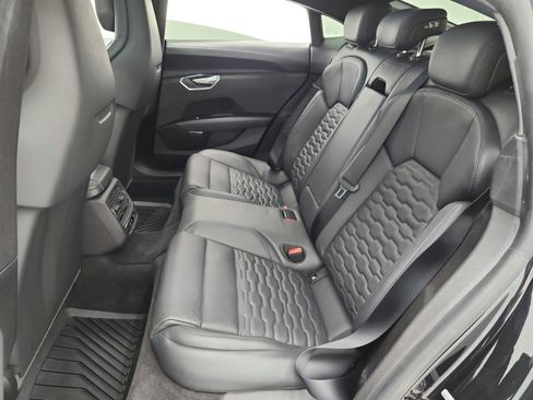 Used 2023 Audi e-tron GT Premium Plus image 15