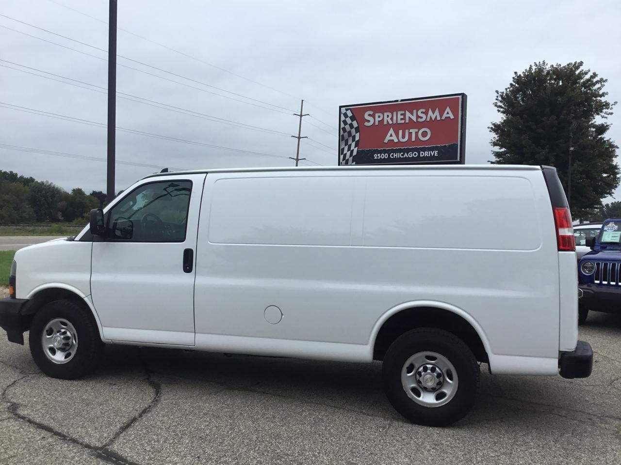 Used 2021 Chevrolet Express 2500 w/ Communications Package RWD image 10