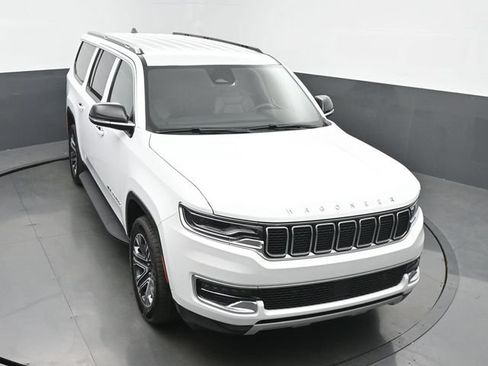 Used 2024 Jeep Wagoneer L Series II w/ Flexible Seating Group AWD/4WD image 45