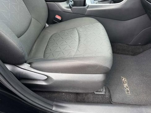 Used 2024 Toyota RAV4 XLE FWD image 15