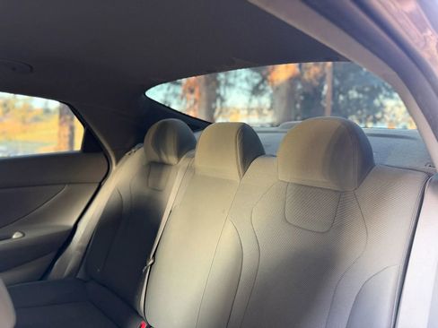 Used 2021 Hyundai Elantra SE FWD image 20