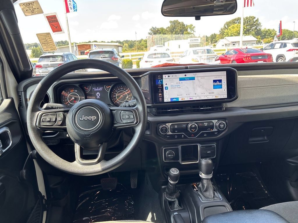 Used 2024 Jeep Wrangler Unlimited Sport AWD/4WD image 15