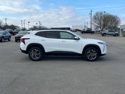 New 2026 Chevrolet Trax LT w/ Driver Confidence Package FWD image 3