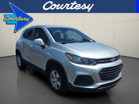 Used 2022 Chevrolet Trax LS w/ Tint and Cruise Package AWD/4WD image 1