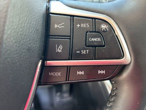 Used 2022 Toyota Highlander Platinum AWD/4WD image 16