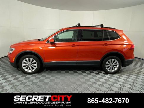 Used 2018 Volkswagen Tiguan SE w/ Panoramic Sunroof Package FWD image 4