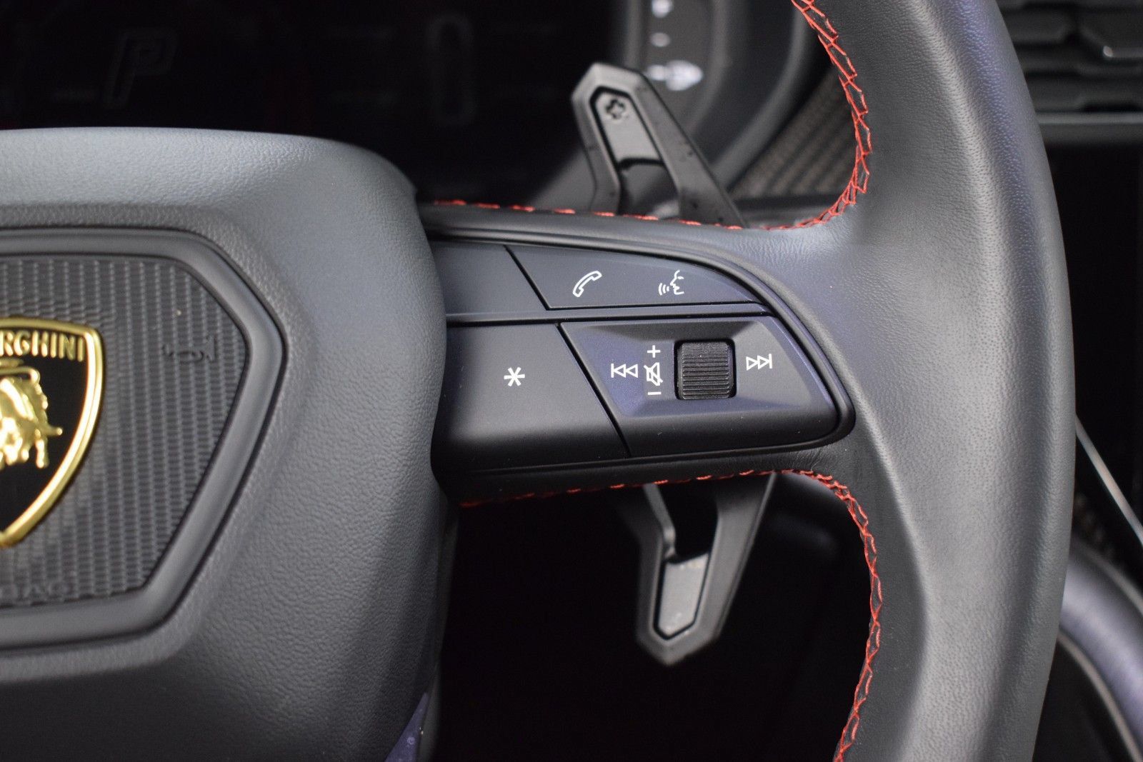 Used 2024 Lamborghini Urus Performante AWD/4WD image 28