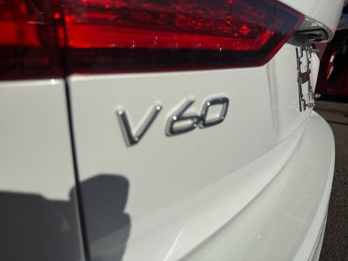 Used 2025 Volvo V60 B5 Cross Country Ultra AWD/4WD image 31
