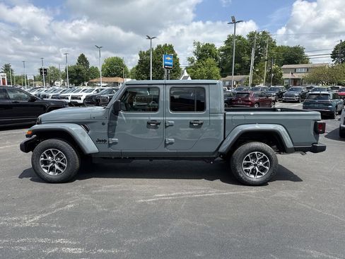 New 2026 Jeep Gladiator Sport AWD/4WD image 11