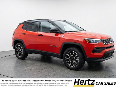 Used 2025 Jeep Compass Trailhawk image 1