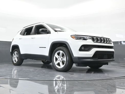 Used 2023 Jeep Compass Latitude AWD/4WD image 26