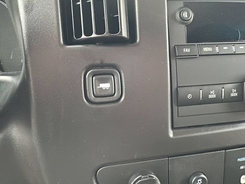 Used 2025 Chevrolet Express 3500 LT w/ LT Preferred Equipment Group RWD image 18