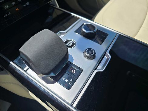 Used 2023 Land Rover Range Rover SE image 32