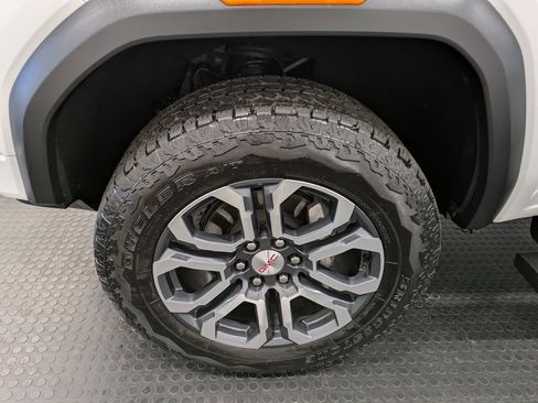 Used 2024 GMC Canyon AT4 w/ AT4 Premium Package image 7