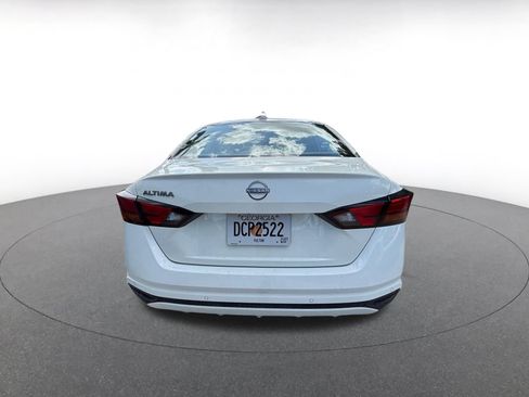 Used 2025 Nissan Altima 2.5 SV FWD image 10