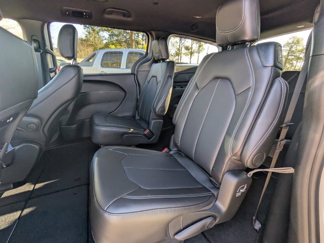 New 2026 Chrysler Pacifica Select FWD image 15