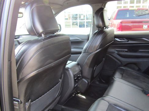 Used 2023 Jeep Grand Cherokee Altitude AWD/4WD image 11