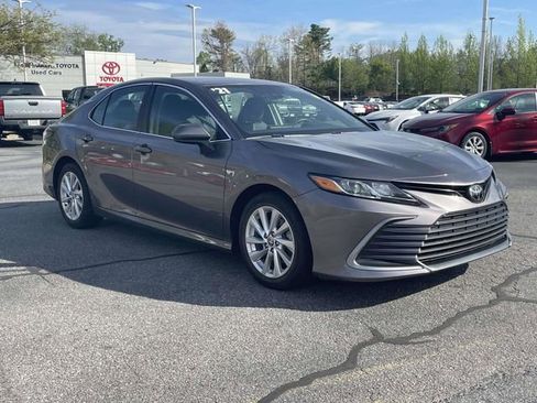 Used 2021 Toyota Camry LE image 7