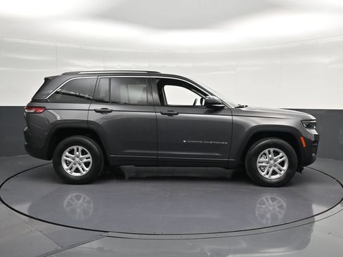Used 2023 Jeep Grand Cherokee Laredo RWD image 4