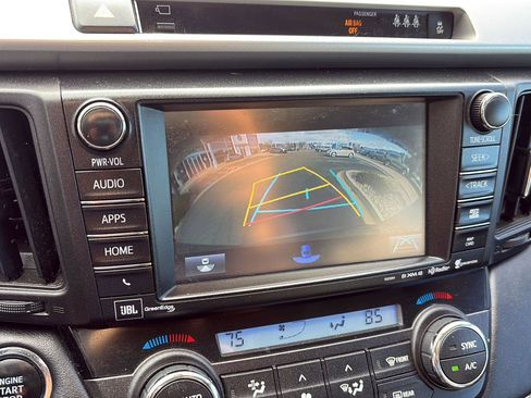 Used 2018 Toyota RAV4 Limited image 15