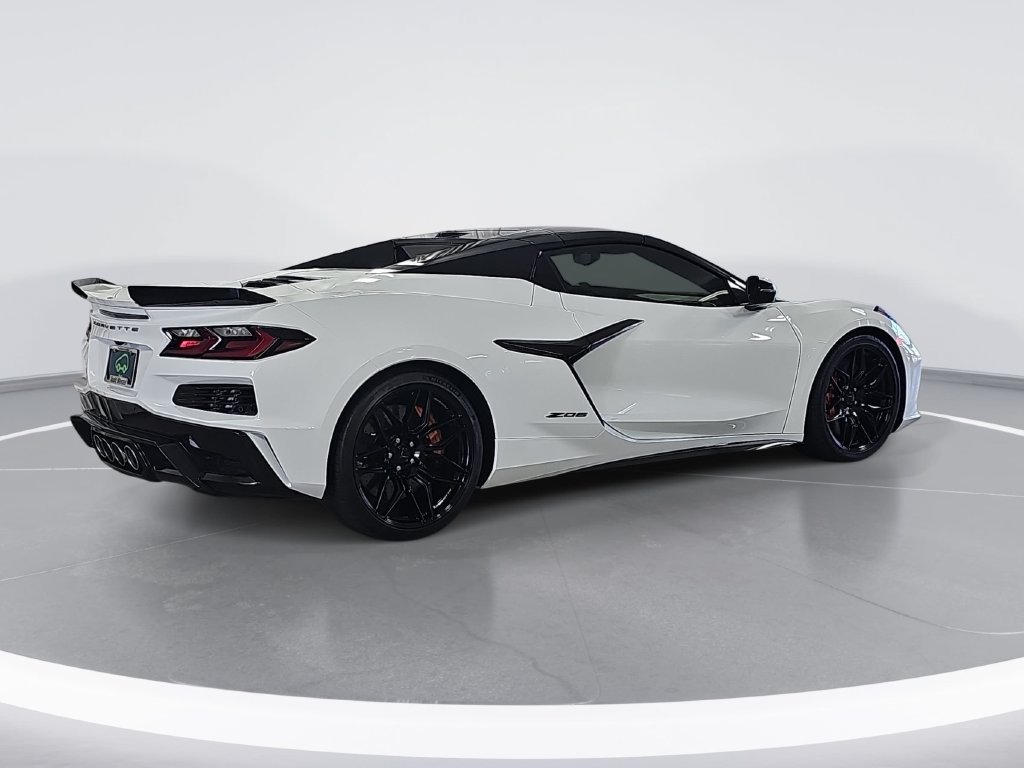 Used 2025 Chevrolet Corvette Z06 RWD image 3