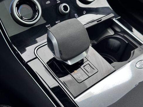 Used 2022 Land Rover Range Rover Velar R-Dynamic S image 25