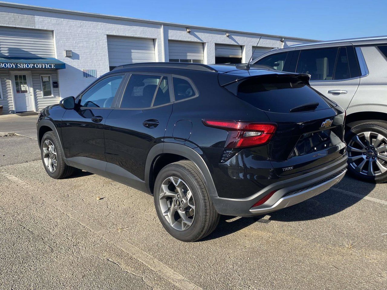Used 2025 Chevrolet Trax LT FWD image 5