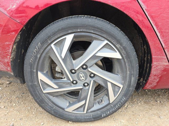 Used 2025 Hyundai Elantra SEL FWD image 9