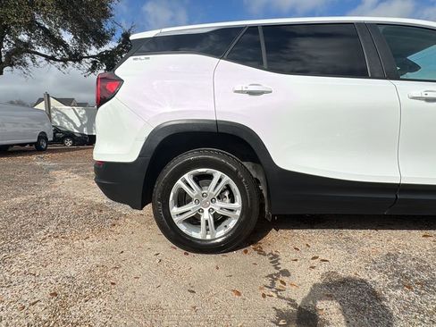 Used 2024 GMC Terrain SLE image 20
