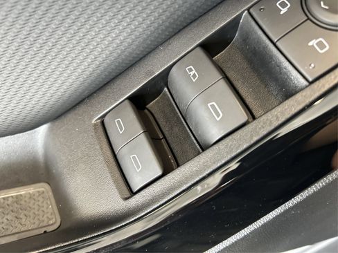 Used 2026 Chevrolet Equinox LT FWD image 29