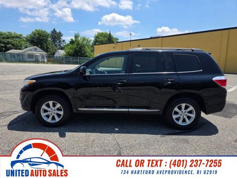 Used 2012 Toyota Highlander FWD w/ Cold Weather Pkg image 2