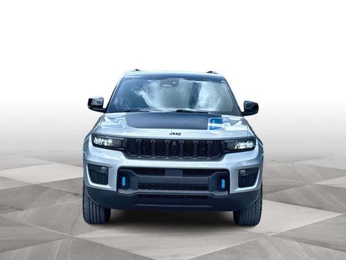 Used 2022 Jeep Grand Cherokee Trailhawk w/ Luxury Tech Group III AWD/4WD image 3