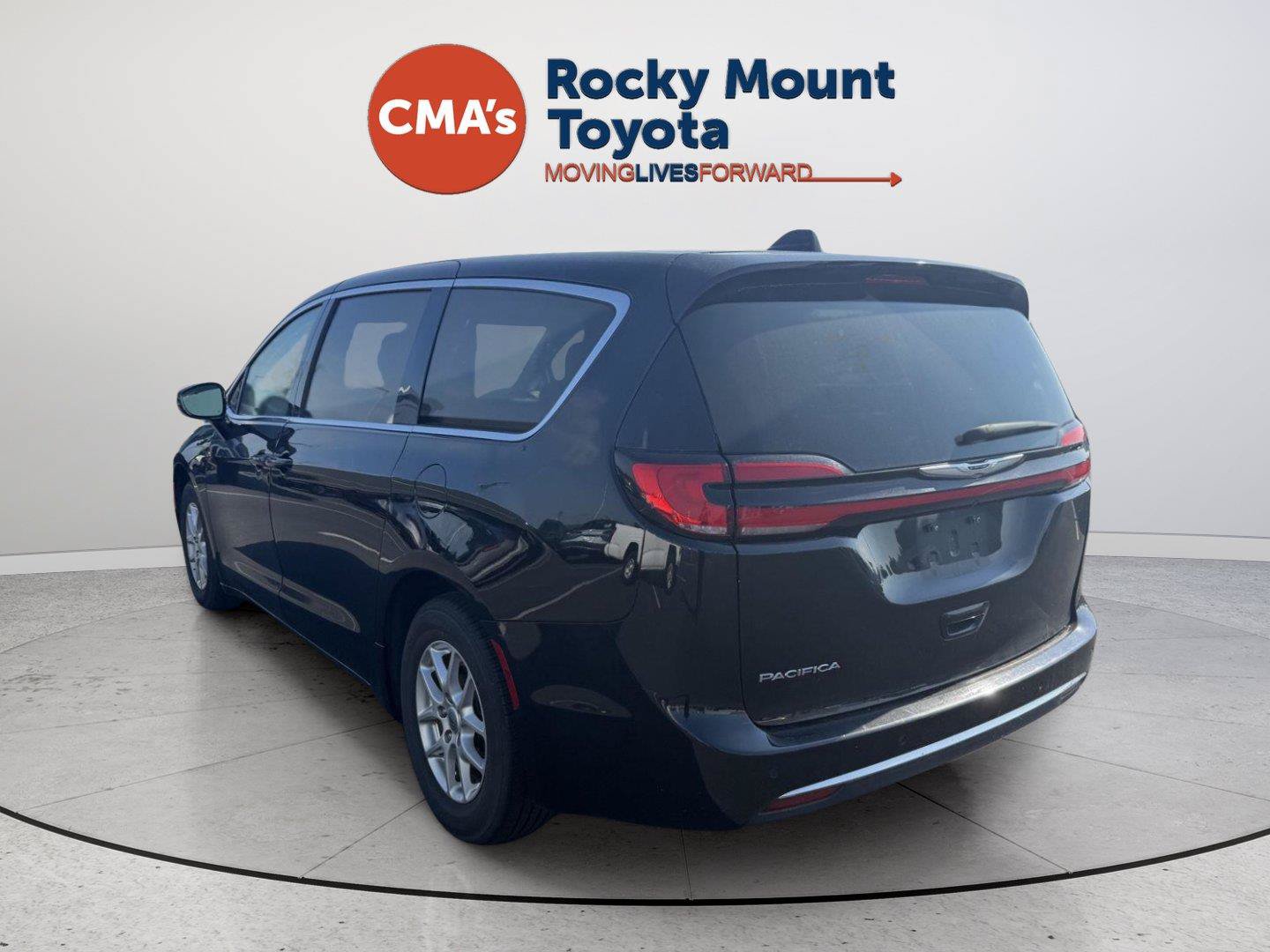 Used 2024 Chrysler Pacifica Touring-L FWD image 7