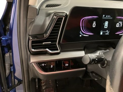 Used 2024 Kia Sportage EX image 14