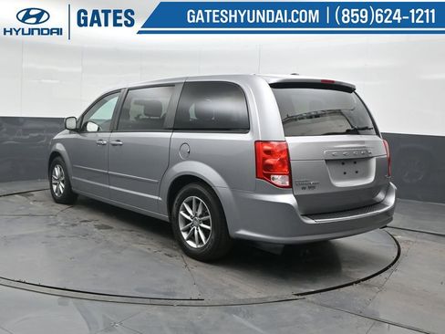 Used 2016 Dodge Grand Caravan SE image 8