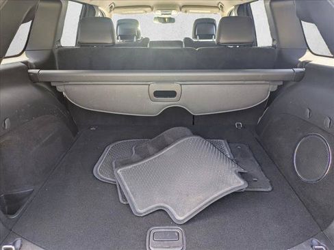 Used 2011 Jeep Grand Cherokee Laredo AWD/4WD image 6