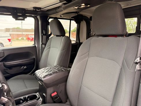 Used 2021 Jeep Gladiator Sport AWD/4WD image 18
