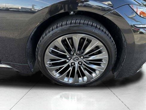 Used 2018 Lexus LS 500h w/ Luxury Package RWD image 49