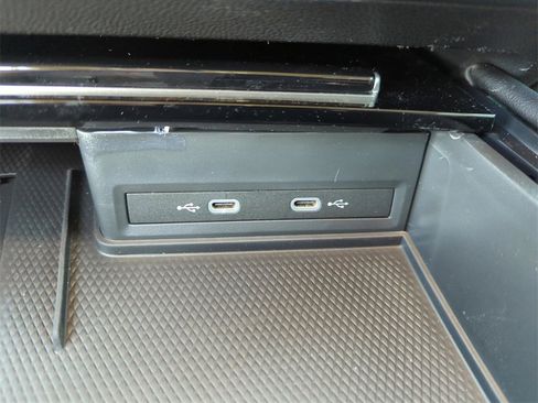 Used 2025 Volkswagen Atlas SE image 30