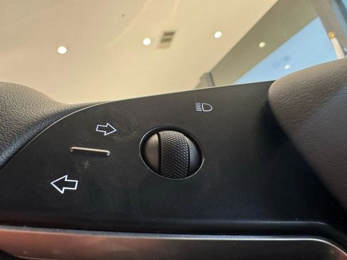 Used 2022 Tesla Model S image 25