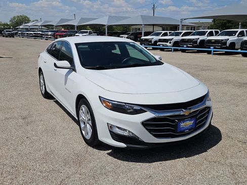 Used 2025 Chevrolet Malibu LT FWD image 2